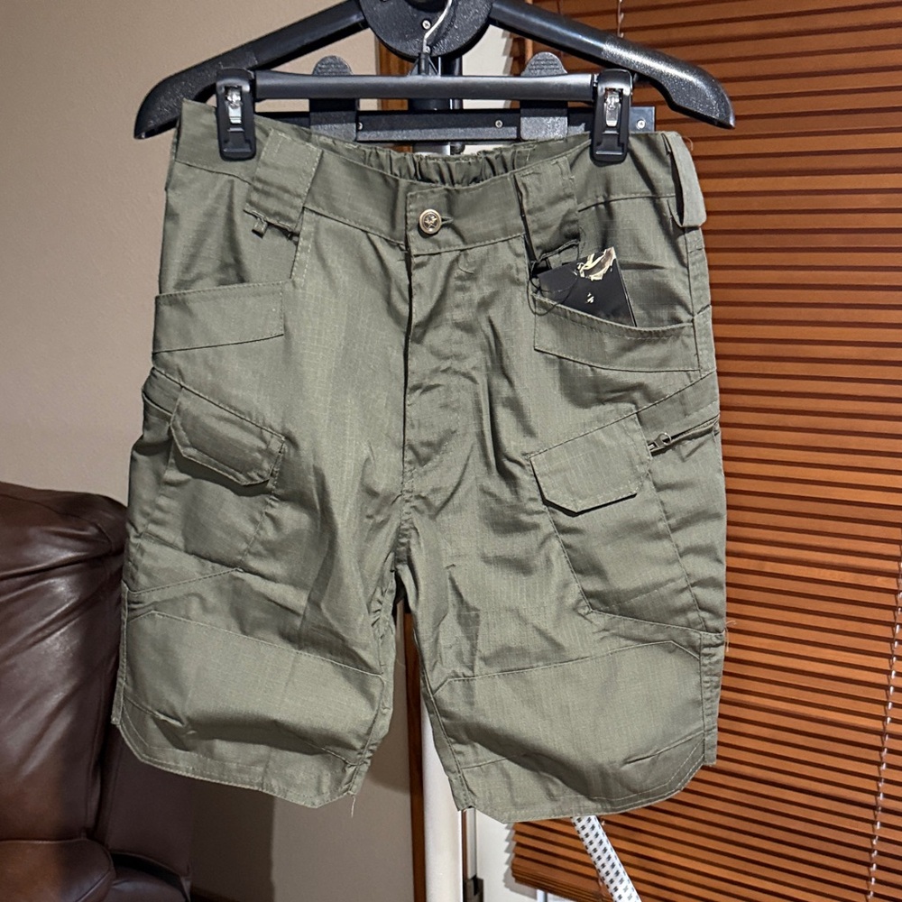 Men's Olive Green Cargo Shorts